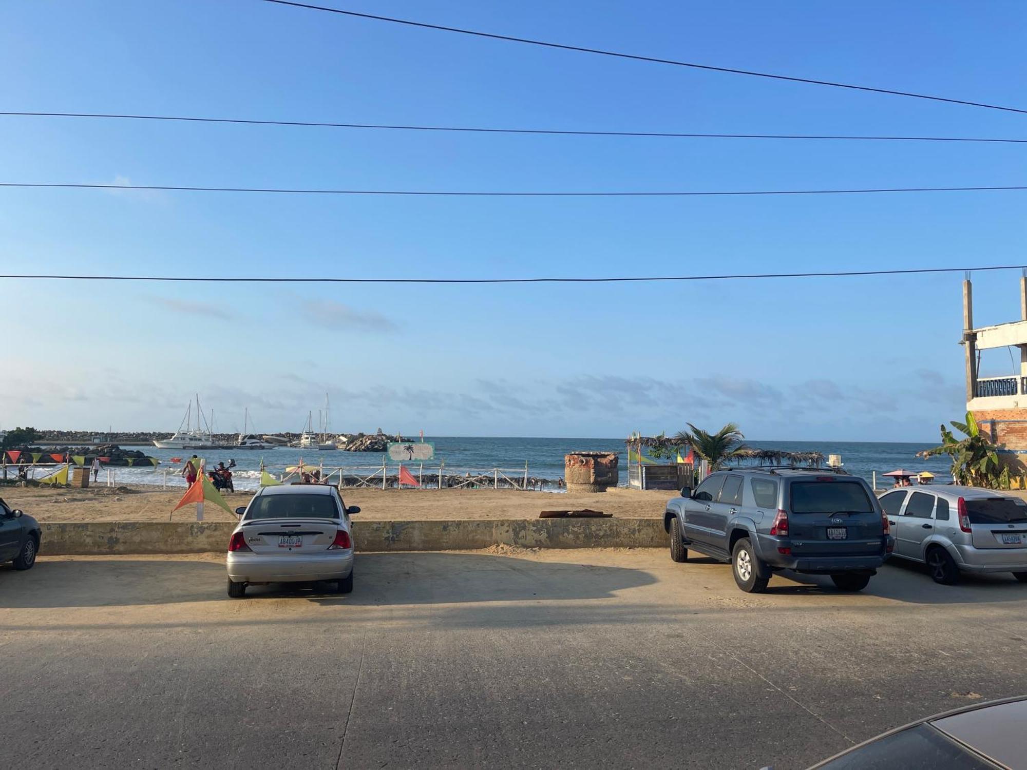Hotel Brisas Del Mar 2022 Catia La Mar Kültér fotó