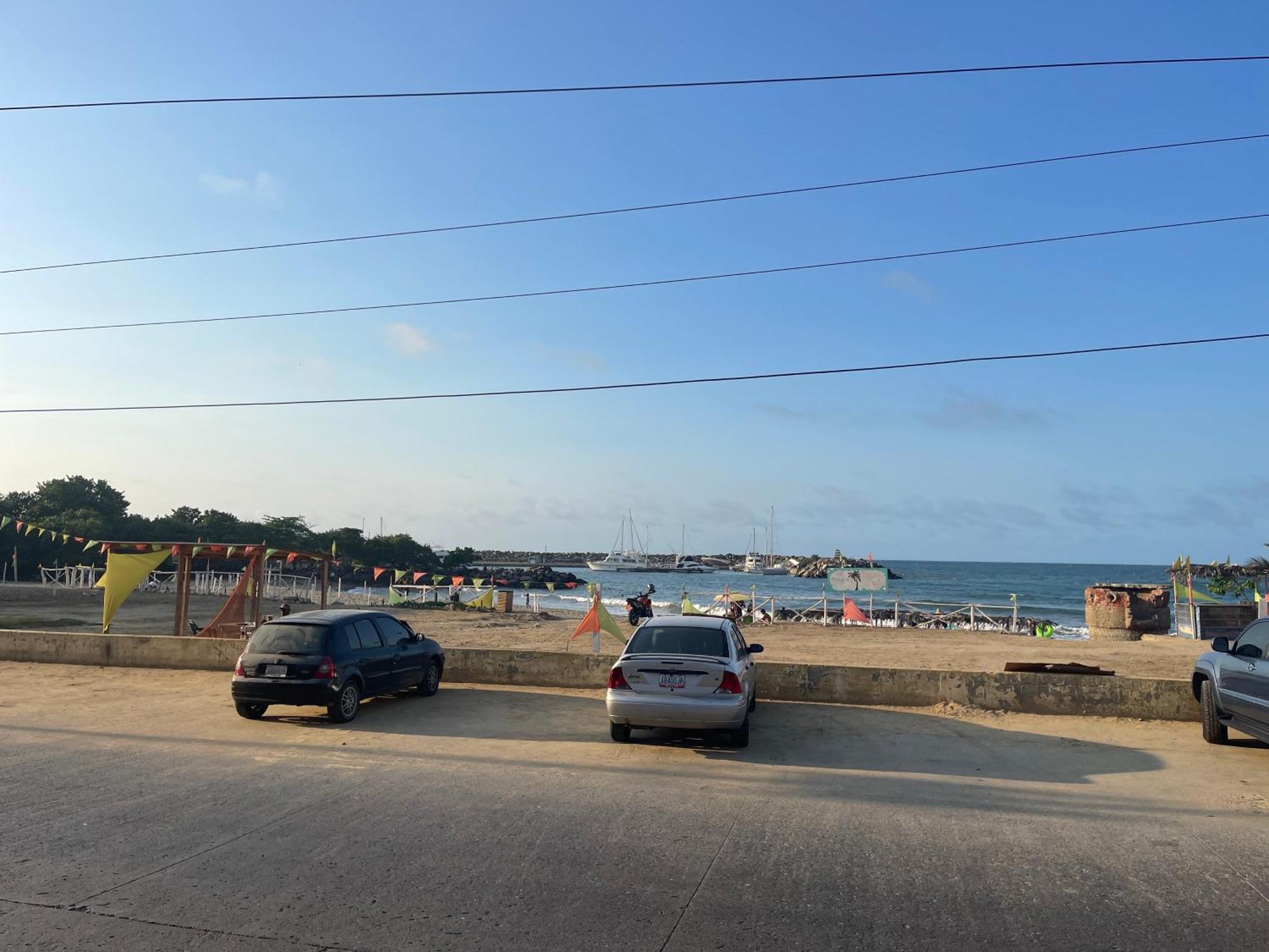 Hotel Brisas Del Mar 2022 Catia La Mar Kültér fotó